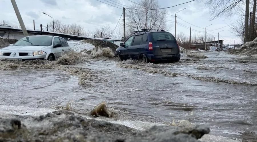 «Праздник испорчен»: бийчанки просили Виктора Щигрева откачать воду с затопленных улиц в качестве подарка к 8 марта