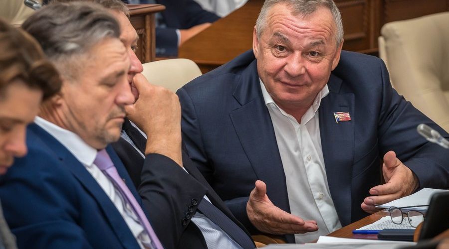 Масляная компания бывшего алтайского депутата пытается через суд «выбить» долги из краевой федерации бокса