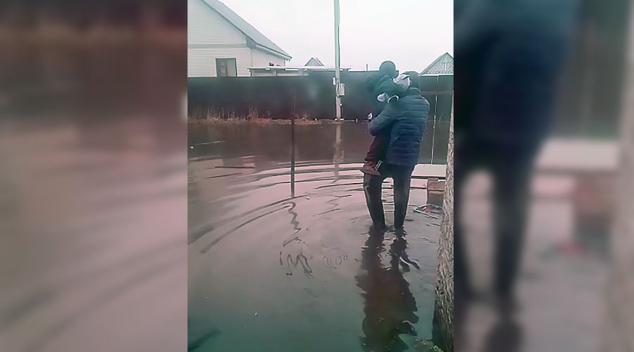 Поплыли: в Первомайском районе дома в поселках топит талыми водами