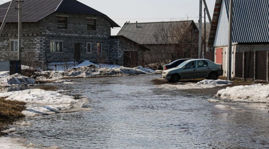 Жители «тонущего» поселка в Первомайском районе винят в своих бедах дорожников