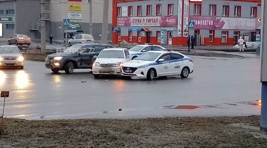 Барнаульцы обсуждают аварию с участием служебного автомобиля полиции