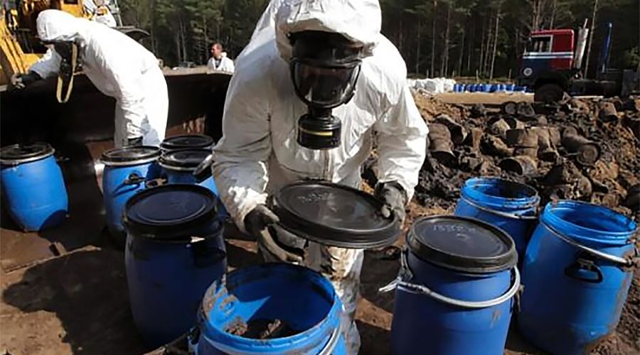 Обращение с химическими отходами. Фото иллюстративное