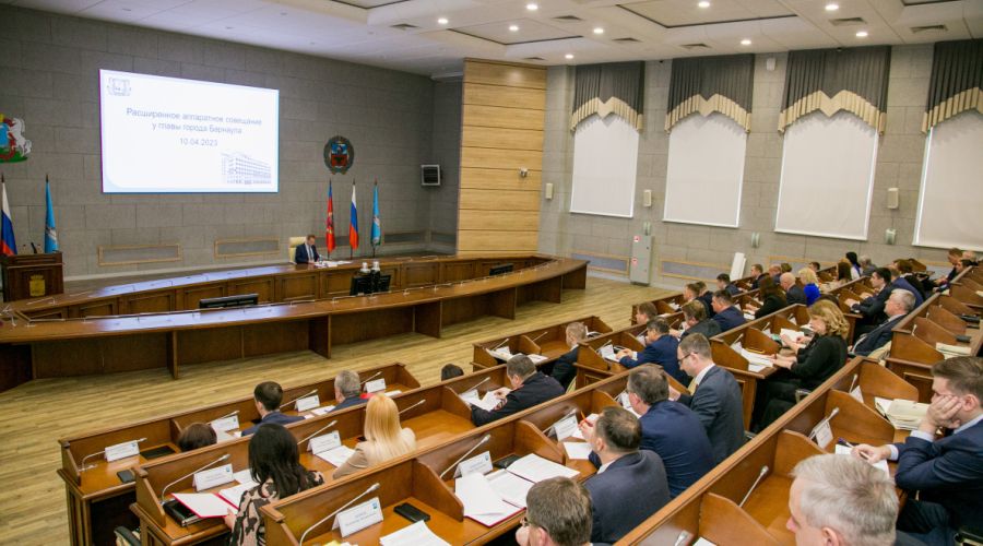 Мэр Барнаула продолжает «тасовать» свою команду