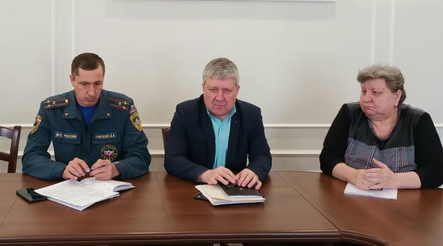 участники совещания в администрации Каменского района