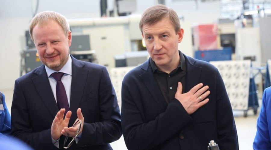 «Погружен глубоко»: Андрей Турчак призвал рабочих алтайского завода поддержать Виктора Томенко на губернаторских выборах