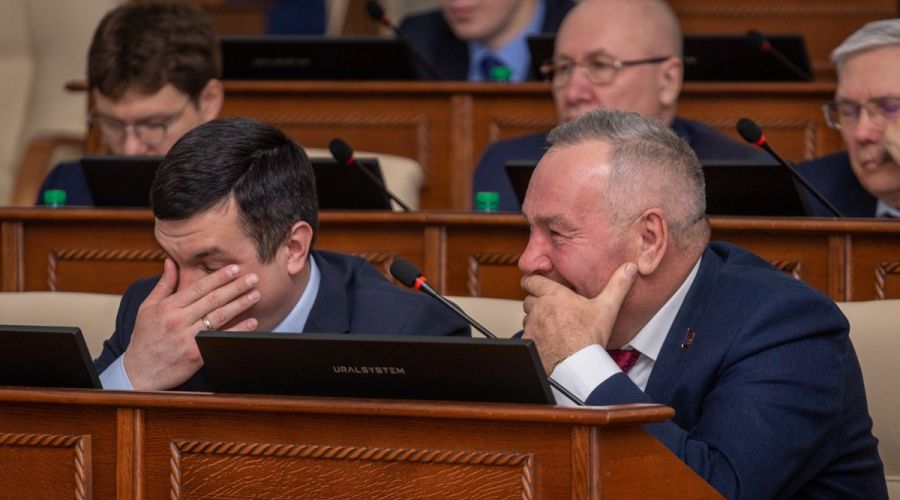 Алтайские парламентарии скроют суммы своих доходов от посторонних глаз