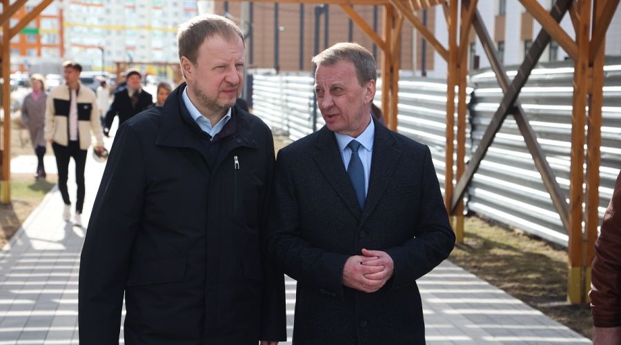 Губернатор Виктор Томенко «проинспектировал» стройку нового детсада в Барнауле