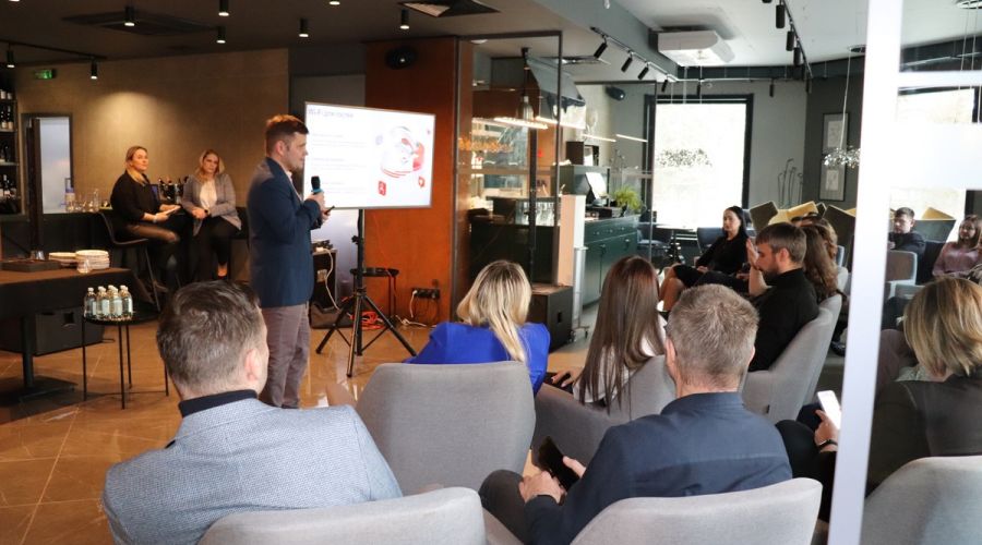 Цифра в деле: «Ростелеком» показал алтайским предпринимателям преимущества своих решений