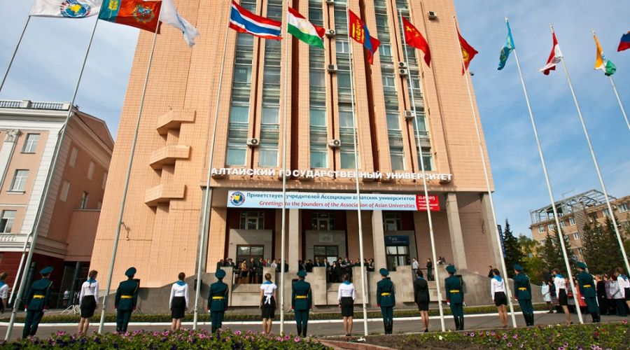 В алтайском опорном вузе обсудят наказание для участников истории с осквернением Аллеи памяти десантников