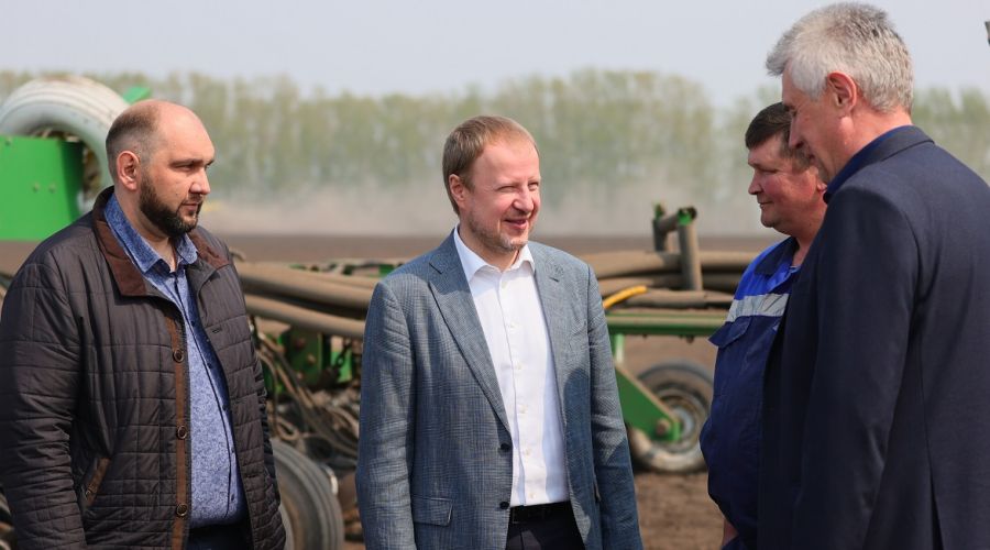 Виктор Томенко нашел «сельский стандарт» в Мамонтовском районе