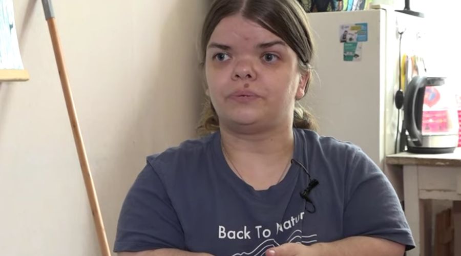 Недоступная среда: в Барнауле инвалиду на коляске предложили поселиться на девятом этаже без лифта