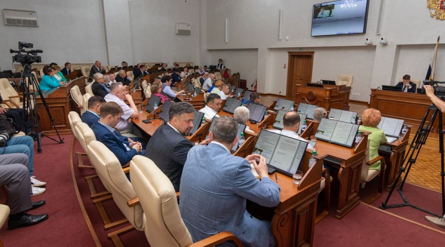 Алтайские депутаты назначили выборы губернатора на внеочередной сессии перед парламентскими каникулами