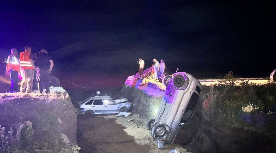 В Третьяковском районе два автомобилиста «спикировали» в траншею для труб