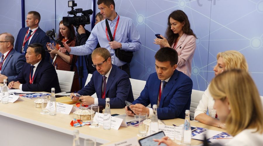 Виктор Томенко подписал на ПМЭФ соглашение о строительстве нового микрорайона в Барнауле