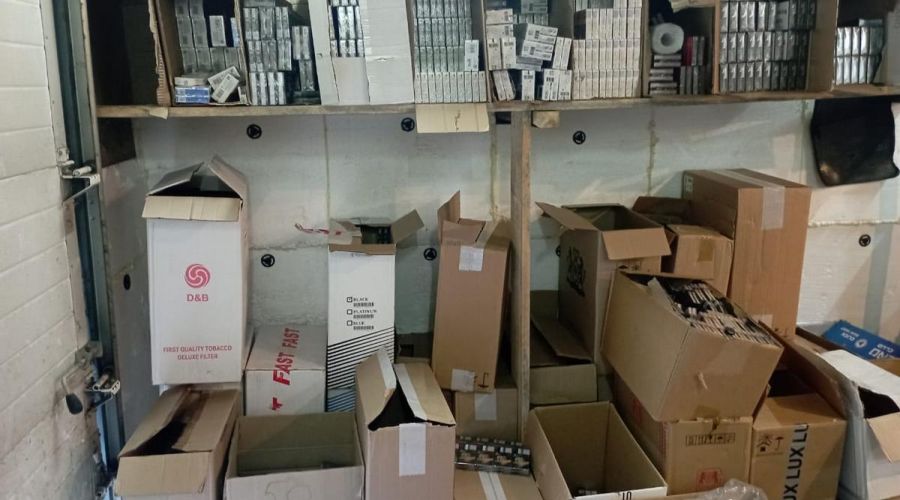 Алтайскому дельцу грозит срок за контрафактные сигареты и алкоголь на 4 млн рублей