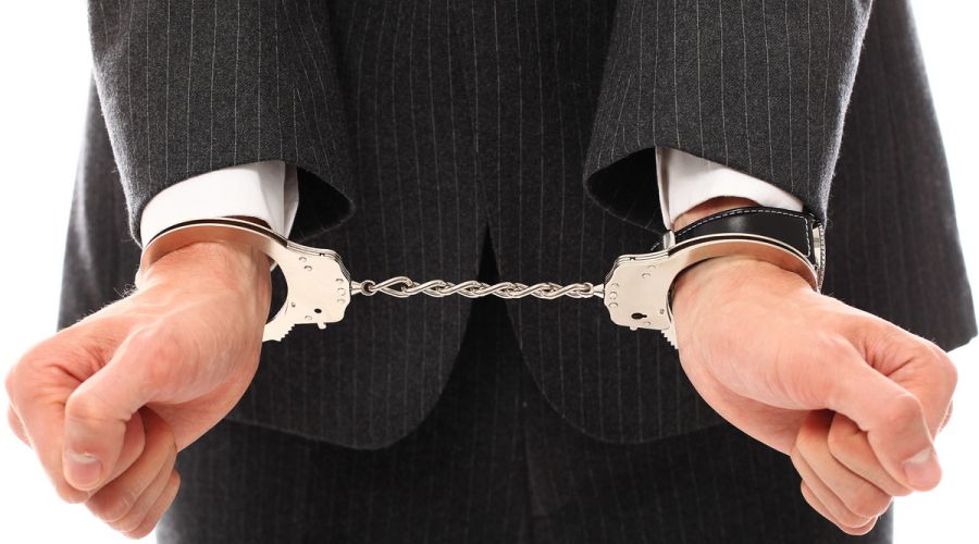 Барнаульского борца с коррупцией будут судить за взятку от адвоката