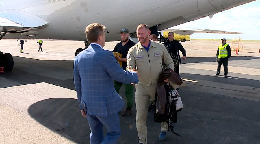 30 специалистов парашютно-десантной пожарной службы из Ханты-Мансийска прилетели в Барнаул