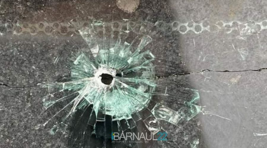 В Барнауле обстреляли несколько автомобилей