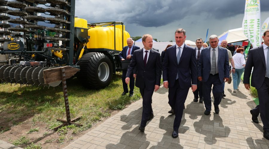 Министр сельского хозяйства пообещал алтайским аграриям федеральную поддержку