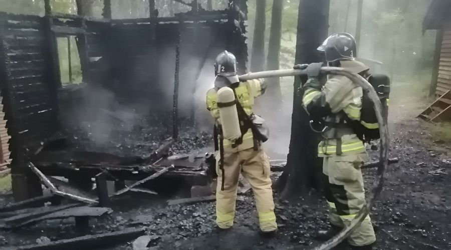В Республике Алтай вновь горела турбаза «Шале Прискальный»