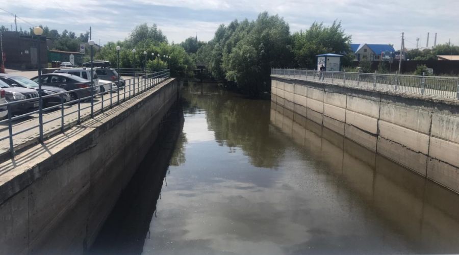 В Барнауле завершили очистку реки от нефтепродуктов