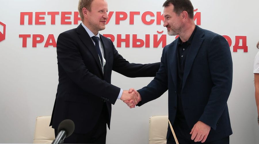 Алтайский край и Петербургский тракторный завод подписали соглашение о социально-экономическом партнерстве