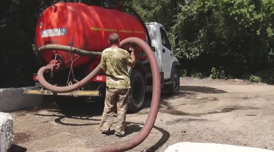 Приемный канализационный колодец на Тракторной<span style=