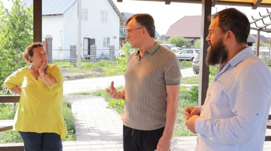 Лидер алтайских социалистов лично пообщался с жителями «обезвоженной» Березовки