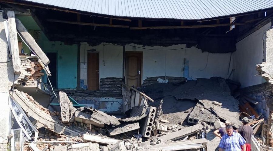 Здание сельского лицея обрушилось во время капремонта в Алтайском крае