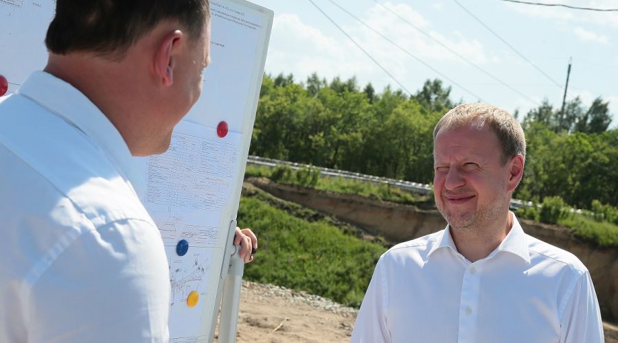 Виктор Томенко оценил ремонт путепровода и реконструкцию парка в Заринске