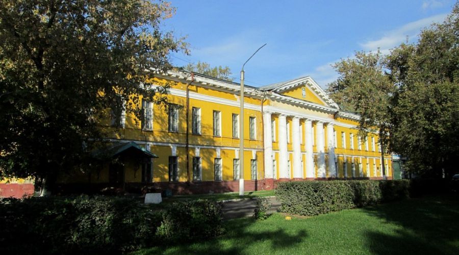 Алтайский вуз пытается избавиться от проблемного памятника архитектуры на Демидовской площади