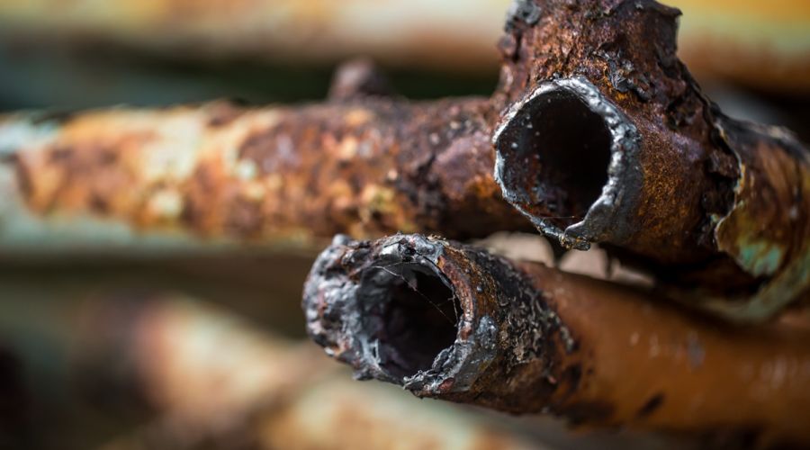 В Рубцовске из-за изношенности канализации в очередной раз затопило подвал «сиротского» дома