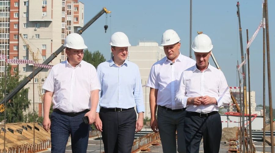 Краевые власти проинспектировали два долгожданных дорожных объекта в Барнауле