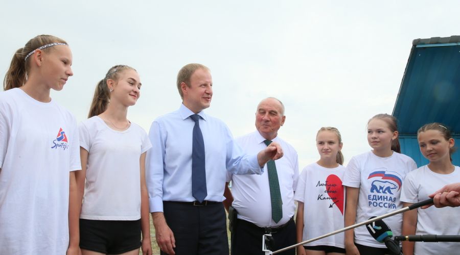 Виктор Томенко проверил ликвидацию последствий урагана в Новичихе