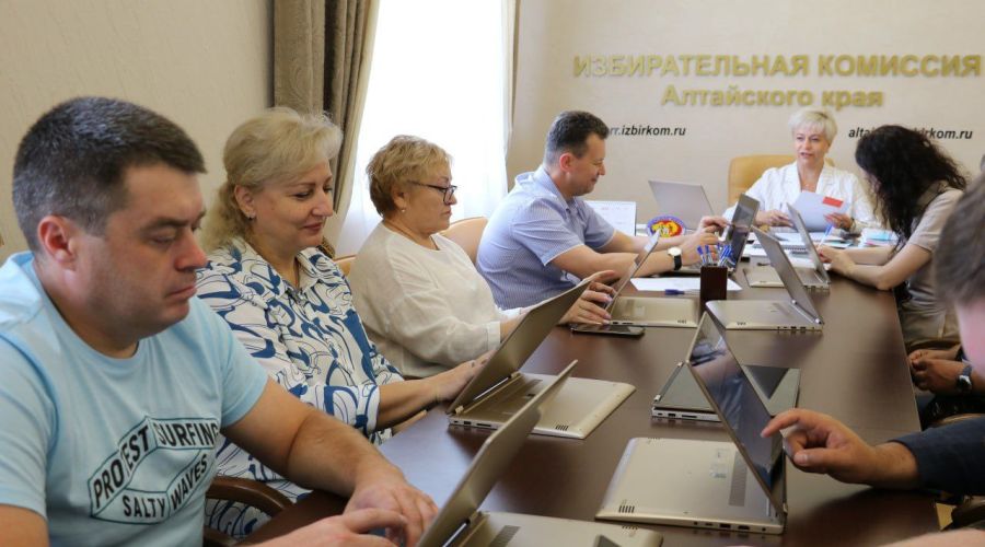 Алтайкрайизбирком завершил регистрацию кандидатов в губернаторы региона