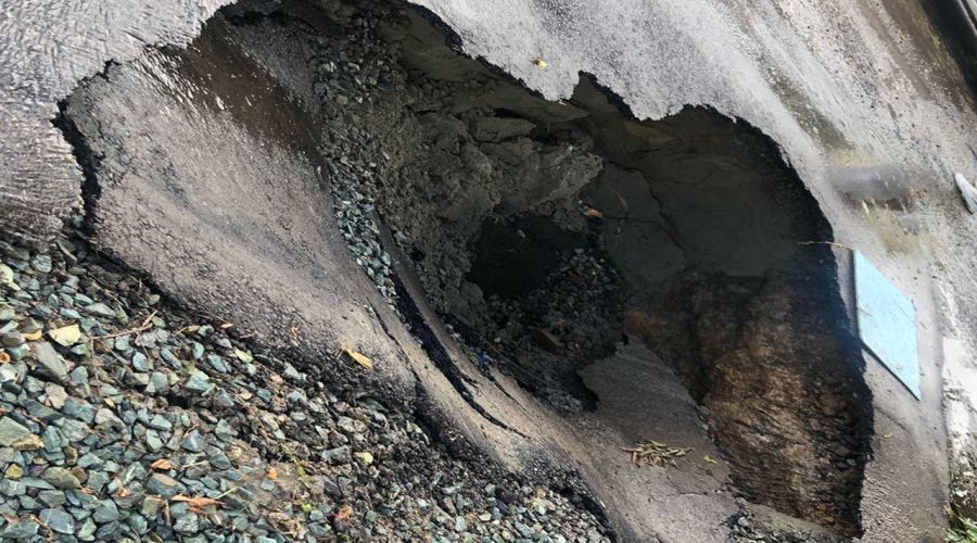 Коммунальщики «свалили» вину за очередной провал в барнаульском поселке на дожди