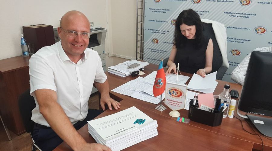 Один из кандидатов отказался от борьбы за пост губернатора Алтайского края