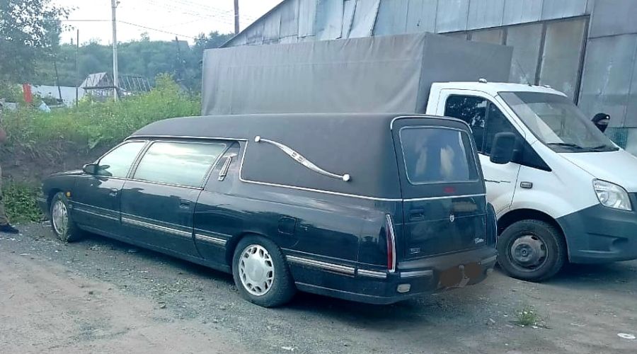 Арест катафалка побудил барнаульского похоронщика выплатить долг