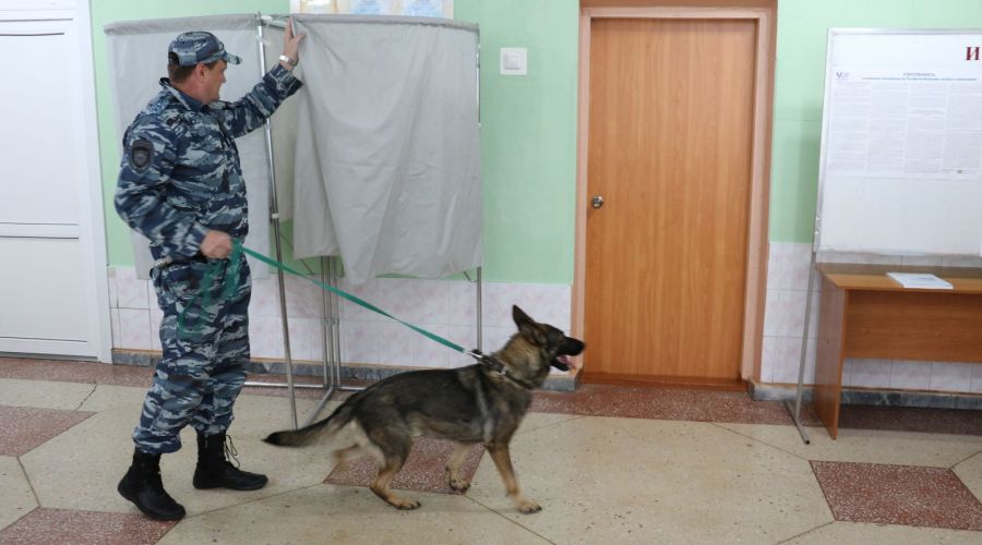 На барнаульской УИК отрепетировали борьбу с террористической опасностью