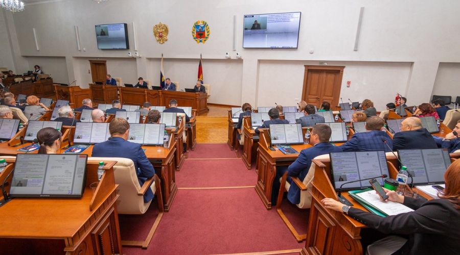 «Куда идти протестовать?»: депутаты Алтайского Заксобрания поспорили о митингах и взялись за Камень