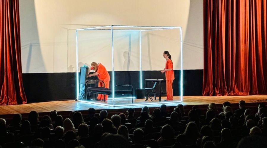 В Барнауле покажут спектакль о тюремных буднях бывшей политзаключенной Марии Бутиной