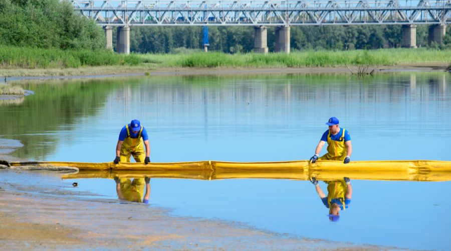 Барнаульскую нефтебазу могут заставить выполнить рекультивацию загрязненного берега Оби