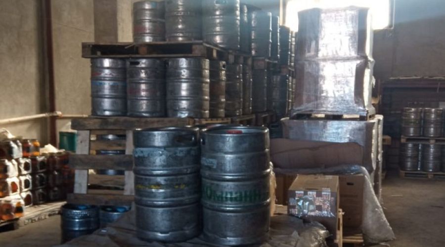 Полиция изъяла у барнаульского бутлегера крупный объем нелегального спиртного