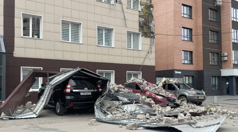 Три человека пострадали и один погиб в результате мощнейшего урагана в Алтайском крае