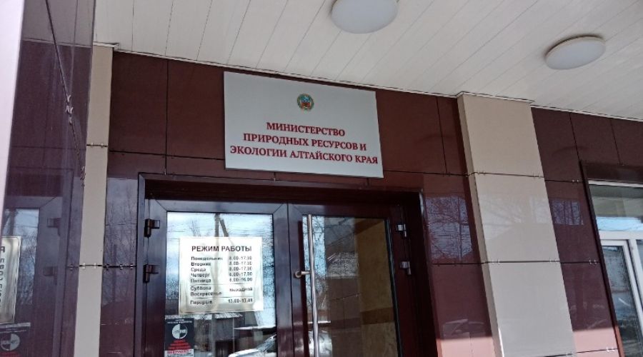 «Обманывают и запугивают»: Минприроды Алтайского края прокомментировало «антимусорный» митинг в Павловске