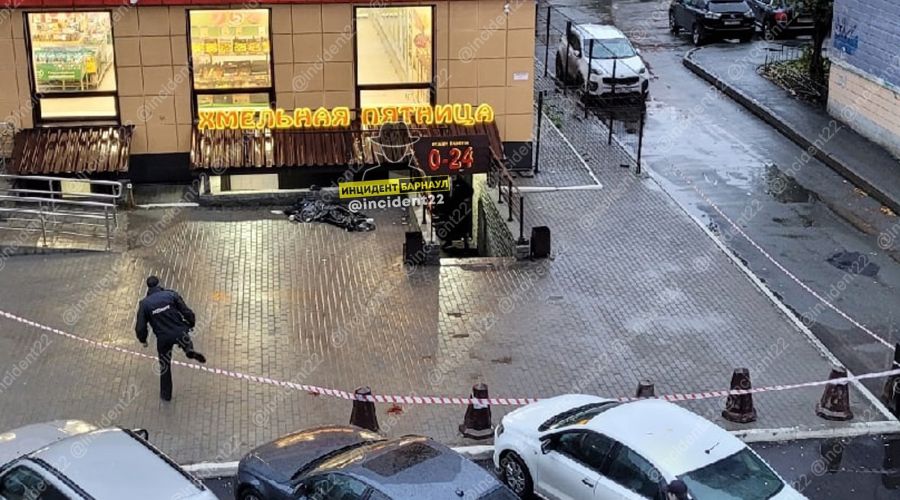 Двух барнаульцев осудили за смертельное избиение около пивного магазина