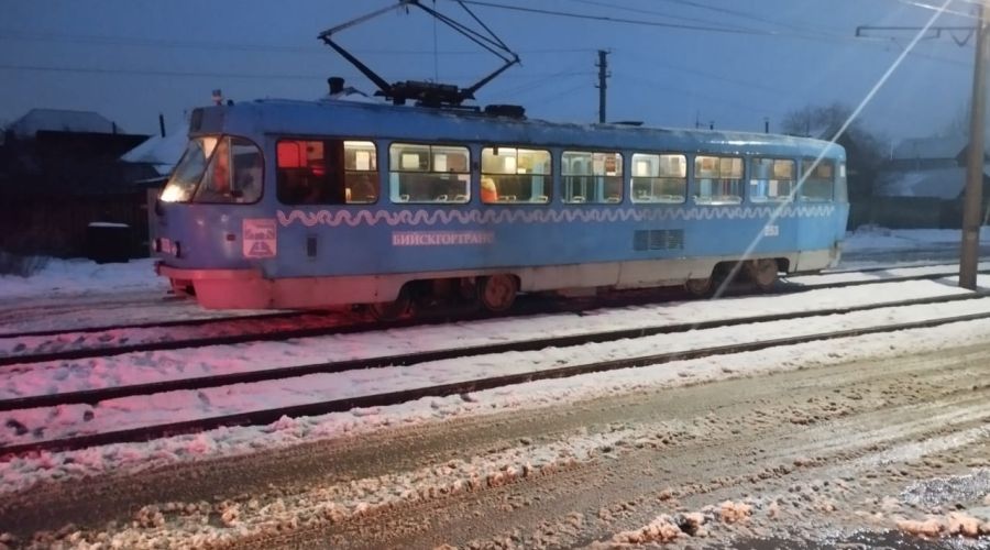 Трамвай сбил подростка в Бийске