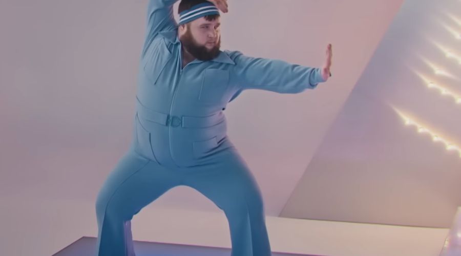 Прославившийся vogue-танцами уроженец Алтайского края найден мертвым в Москве