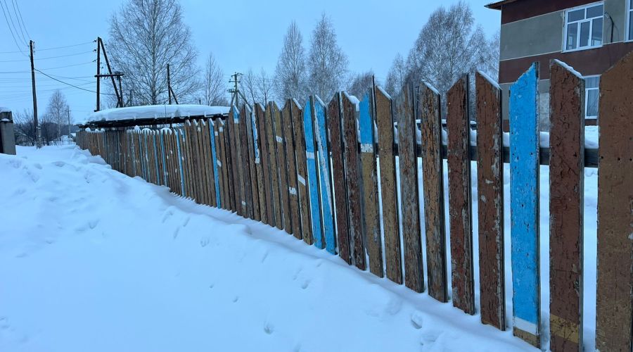 «Вечный» капремонт в алтайской «плесневелой» школе снова пошел не по плану и вызвал родительскую критику