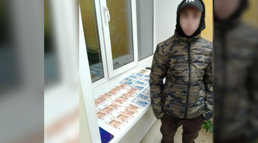 Курьер мошенников попался алтайской полиции прямо у банкомата с деньгами очередной жертвы